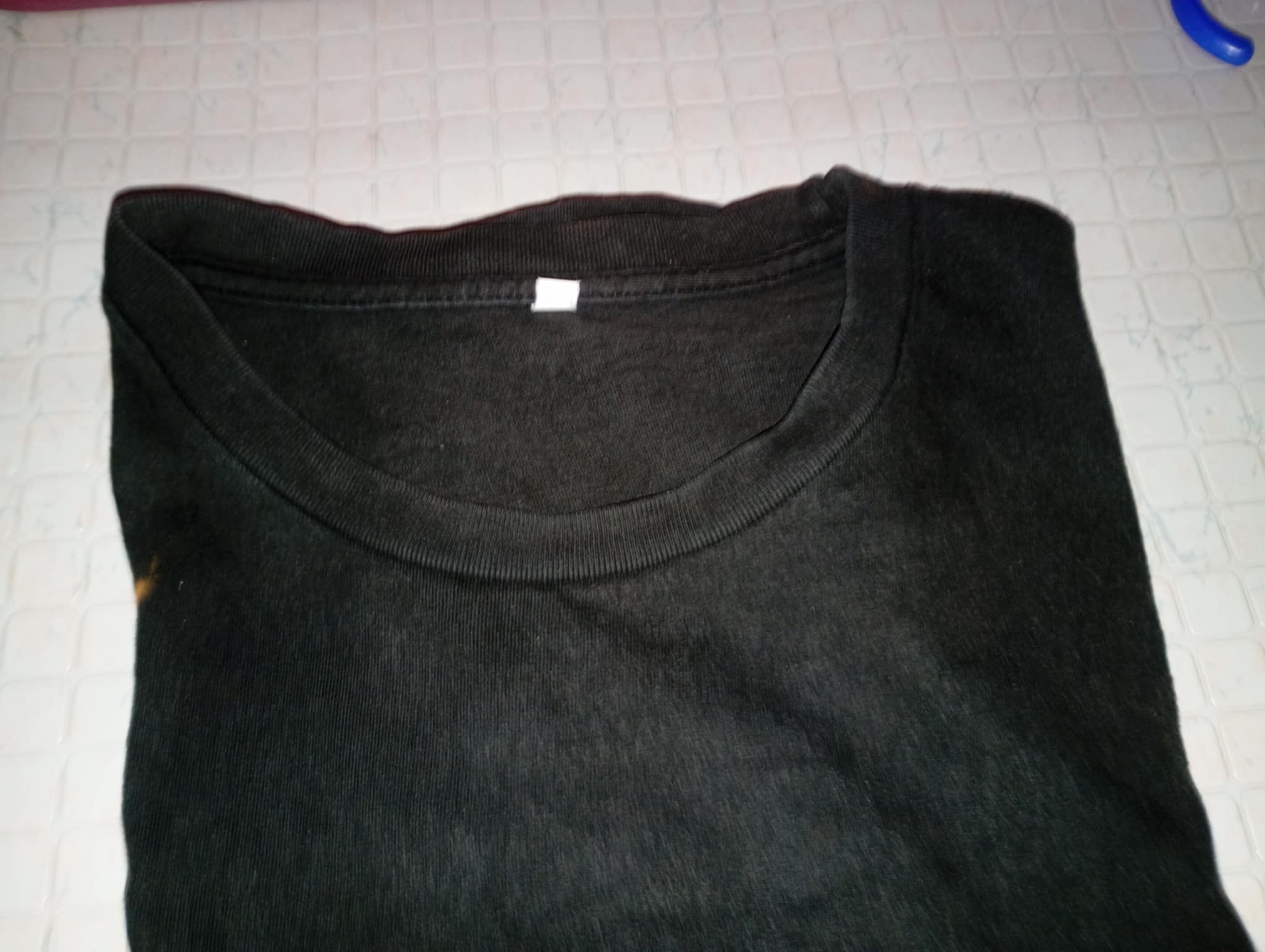this is a black tshirt that feels like the comfo
                                             rting cold of the night